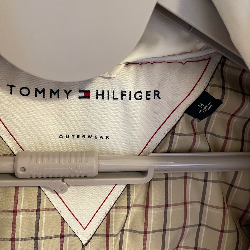 Tommy Hilfiger long puffer jacket. - Picture 10 of 10